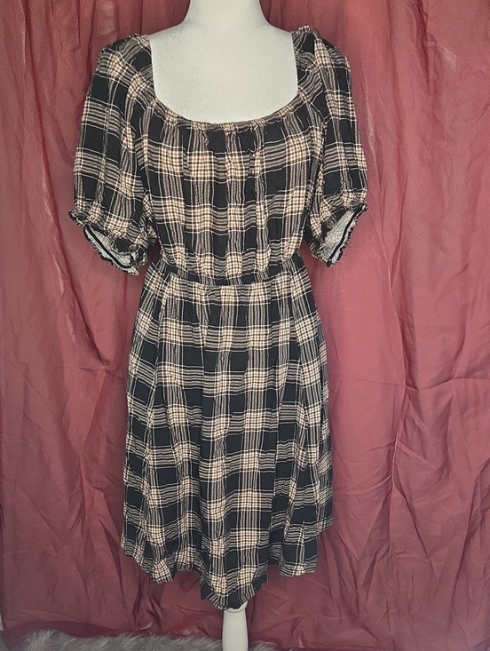 torrid Dresses & Skirts - torrid Black and Cream Plaid Midi Dress with Puff Sleeves